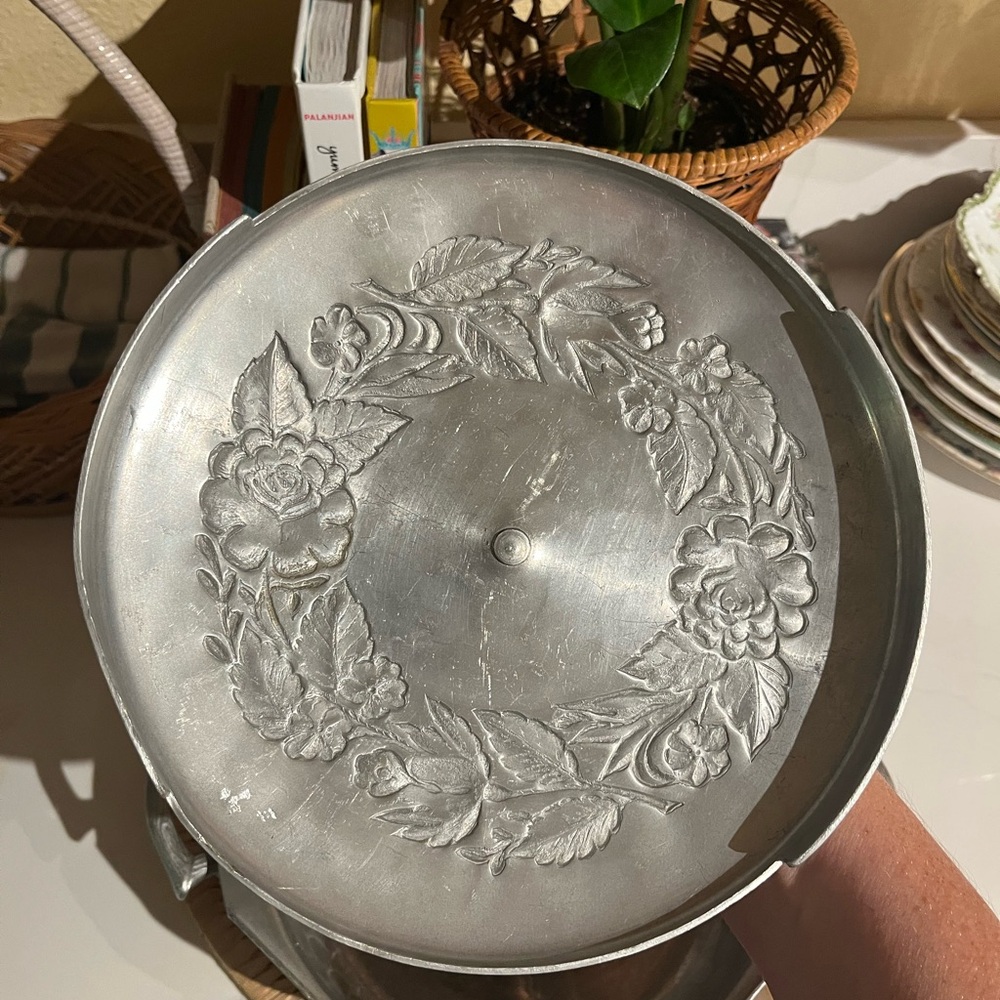 Everlast Aluminum Floral Casserole Dish - Picture 4 of 10